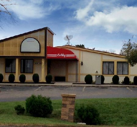 Budgetel Inn & Suites Кълъмбъс Екстериор снимка