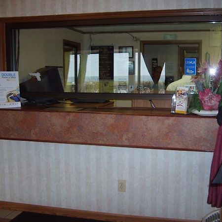 Budgetel Inn & Suites Кълъмбъс Интериор снимка