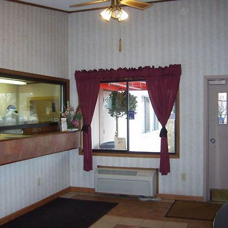 Budgetel Inn & Suites Кълъмбъс Екстериор снимка