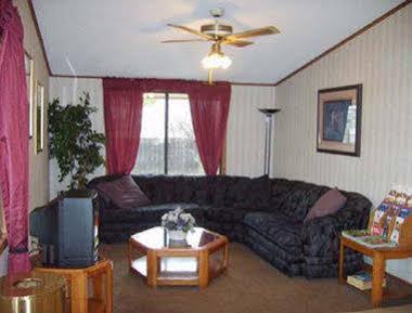 Budgetel Inn & Suites Кълъмбъс Екстериор снимка